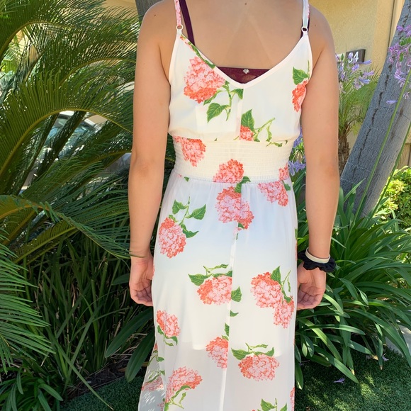 Slit with flower dress - Picture 2 of 3